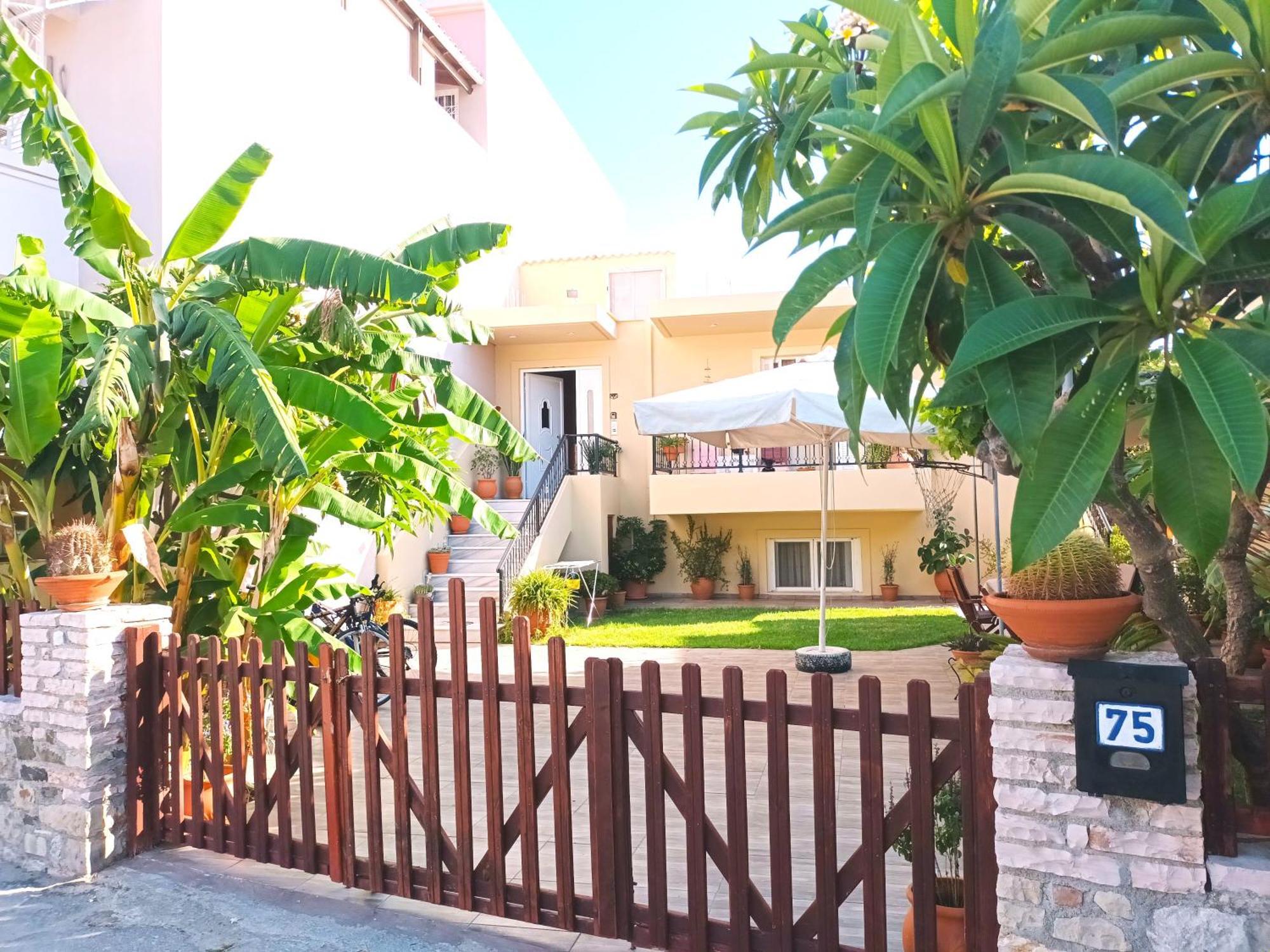 Family Yard House Kos Apartment ภายนอก รูปภาพ