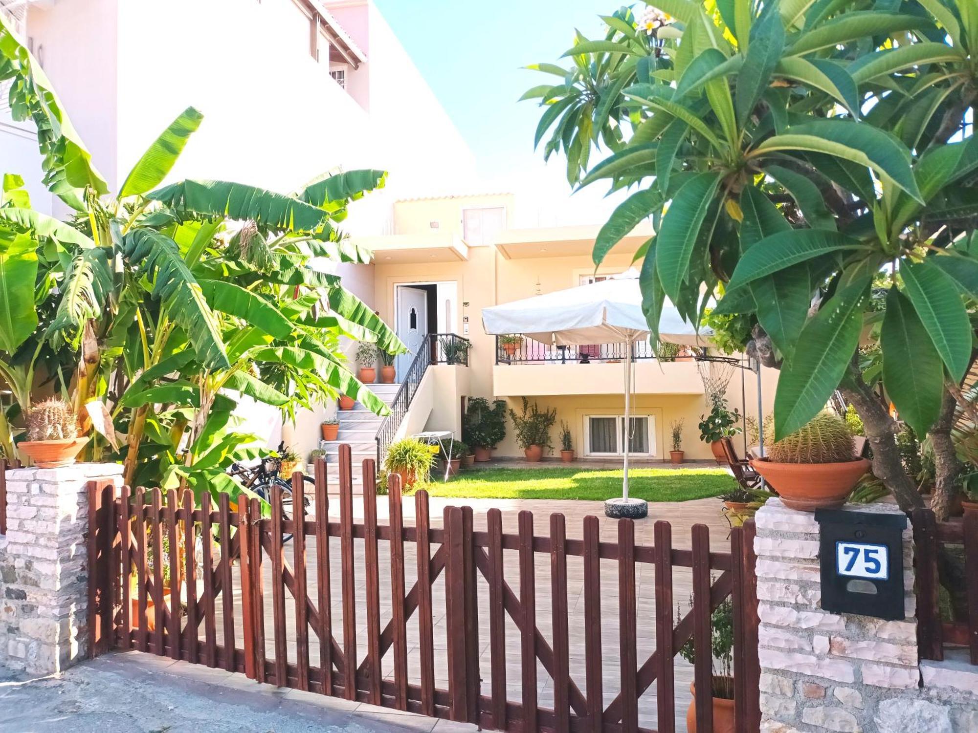 Family Yard House Kos Apartment ภายนอก รูปภาพ